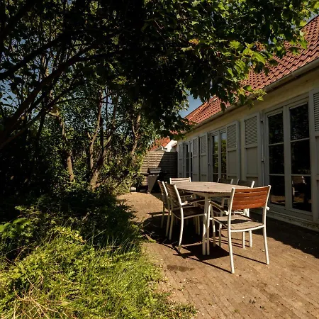Сasa de vacaciones Holiday Home Vissershuis 61 With Parking By Interhome De Haan